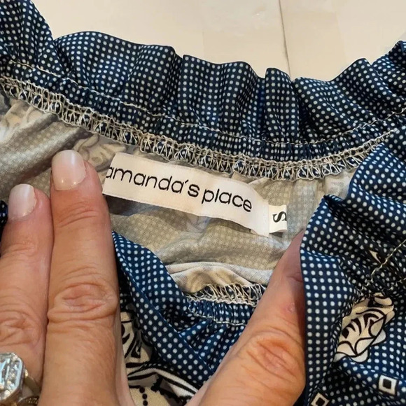 Amanda’s Place Off Shoulder Fluted Sleeve Drawstring Hem Top, women’s size S - Picture 5 of 11